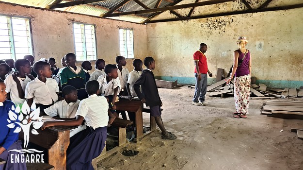 Engarre in school in Tanzania, broken benches in classroom