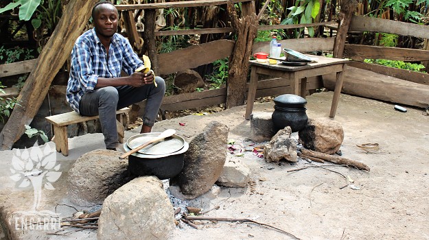 varenie na dreve v Tanzánii