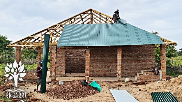 swahili putting roof on house in tanzania
