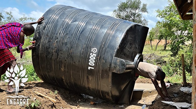 čistenie vodnej nádrže v Tanzánii